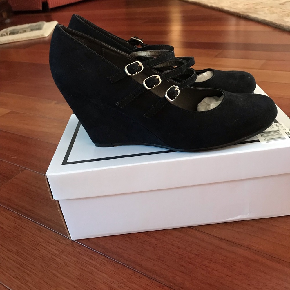 Dressy black wedges with buckles